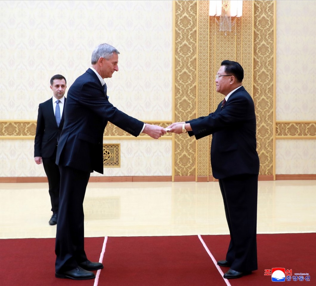 Посланикът на Република България в Корейската народно-демократична република връчи акредитивните си писма